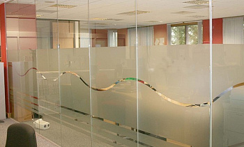 Стеклянные перегородки в офис, частично матированные в Самаре. Готовые проекты ПерилаГлавСнаб