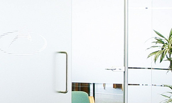 Перегородки из стекла в интерьере офиса в Самаре. Готовые проекты ПерилаГлавСнаб