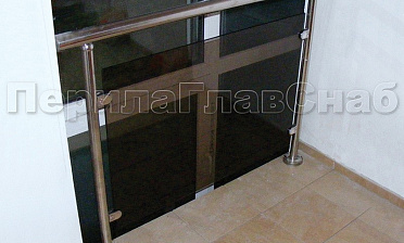 Ограждения со стеклом с крепление в пол окна на лестничной площадке купить в Самаре