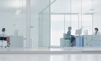 Стеклянные прозрачные перегородки в офис премиум в Самаре. Готовые проекты ПерилаГлавСнаб
