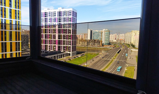  Бронзовое стекло на профиле на террасе в Самаре. Готовые проекты ПерилаГлавСнаб