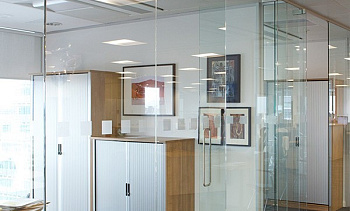 Стеклянные перегородки премиум для офиса в Самаре. Готовые проекты ПерилаГлавСнаб