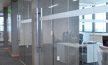 Цельностеклянные перегородки для офиса в Самаре. Готовые проекты ПерилаГлавСнаб