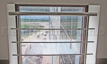 Межэтажное ограждение из нержавеющей стали с торцевым креплением для окон купить в Самаре