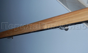 Пристенный деревянный квадратный поручень в Самаре. Готовые проекты ПерилаГлавСнаб Пристенный деревянный квадратный поручень в Самаре. Готовые проекты ПерилаГлавСнаб