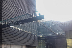 Стеклянные козырьки на спайдерах в Самаре. Готовые проекты ПерилаГлавСнаб - фото 7