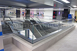 Стеклянные ограждения для торговых  и бизнес центров в Самаре. Готовые проекты ПерилаГлавСнаб - фото 14 Стеклянные ограждения для торговых  и бизнес центров в Самаре. Готовые проекты ПерилаГлавСнаб - фото 14