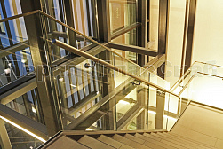 Стеклянные ограждения для торговых  и бизнес центров в Самаре. Готовые проекты ПерилаГлавСнаб - фото 21 Стеклянные ограждения для торговых  и бизнес центров в Самаре. Готовые проекты ПерилаГлавСнаб - фото 21