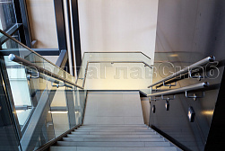 Стеклянные ограждения для торговых  и бизнес центров в Самаре. Готовые проекты ПерилаГлавСнаб - фото 19 Стеклянные ограждения для торговых  и бизнес центров в Самаре. Готовые проекты ПерилаГлавСнаб - фото 19